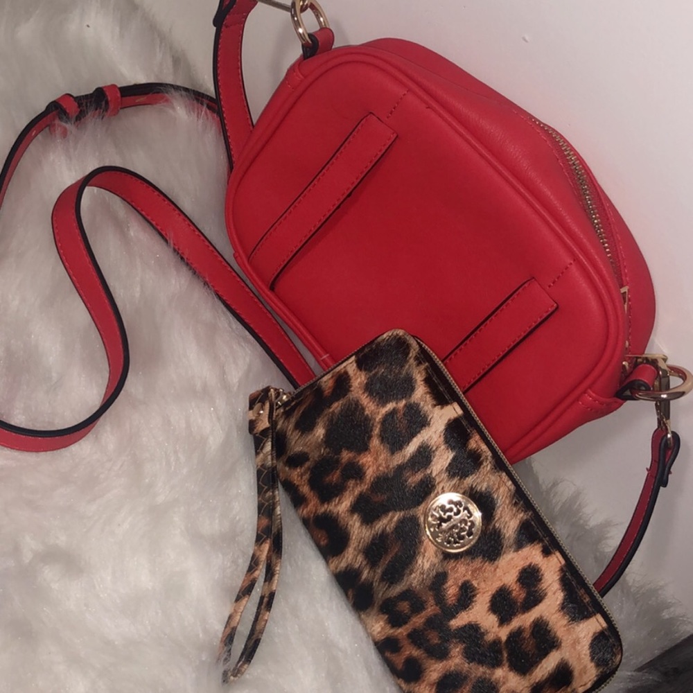 FREE W/$40 PURCHASE. Purse & Wallet 💯